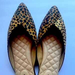 Animal print leather flats. Size 91/2
Excellent shape!
$40
Shipping $5.50